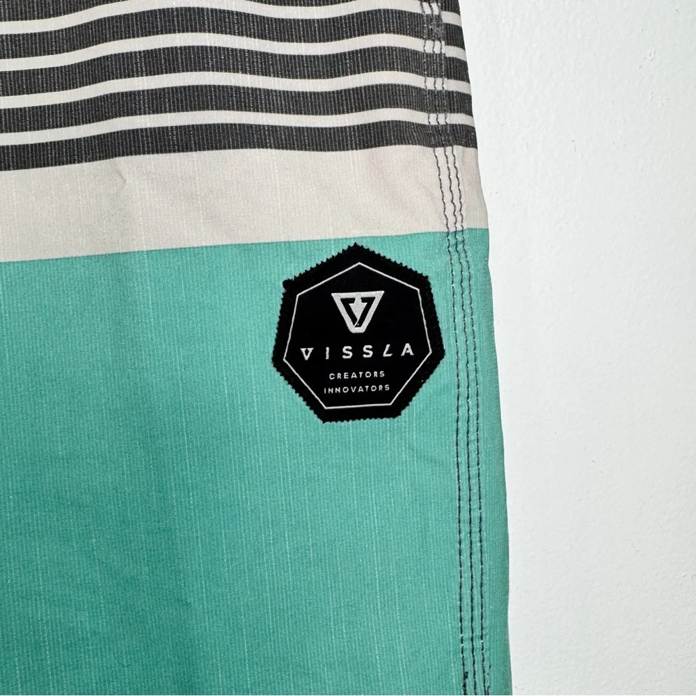 Vissla Gray Cream Mint Green Boardshorts Men’s Size Large